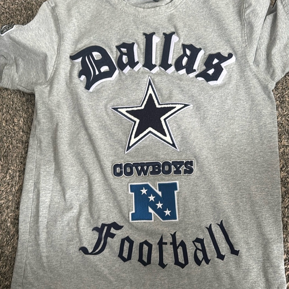 Pro standard Dallas Cowboys size small gray shirt
